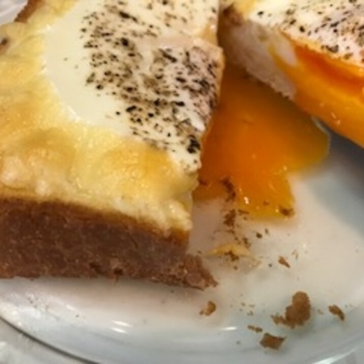 朝食に卵とろ～り　カルボ風アレンジトースト